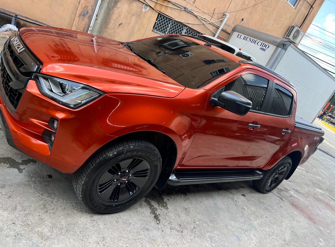 camiones y vehiculos pesados - camioneta Isuzu 2024 D-max LSE único dueño  2