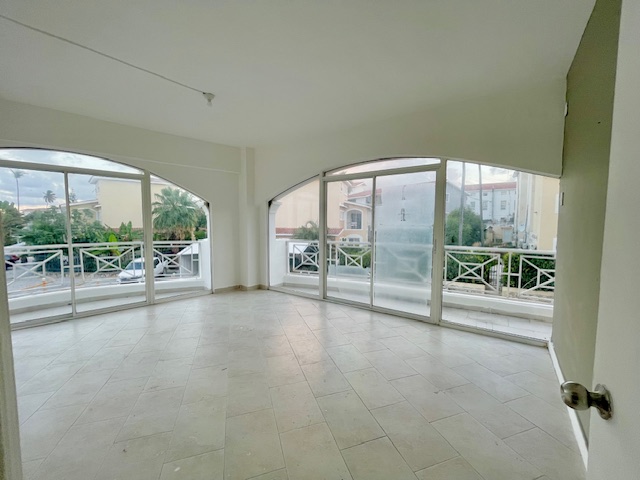 oficinas y locales comerciales - LOCAL COMERCIAL LOS CORALES 4