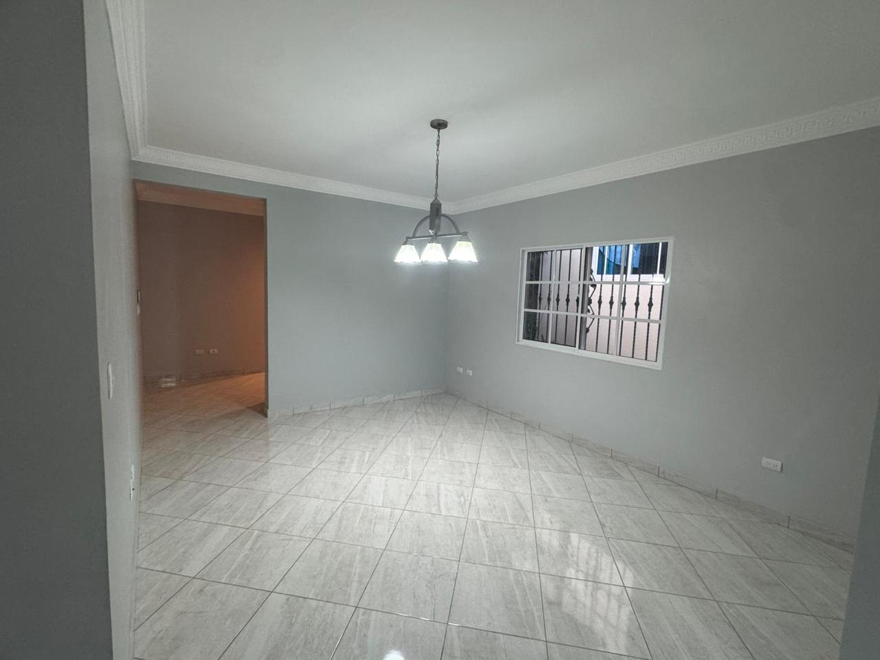 apartamentos - Espacioso apartamento en segundo nivel con buena ubicación cerca de todo  2