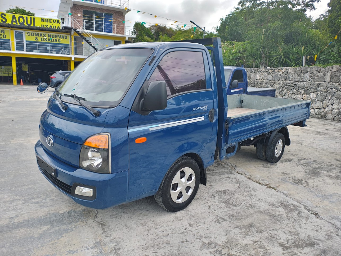 camiones y vehiculos pesados - CAMION HYUNDAI PORTER 2017 esta en BAVARO 0