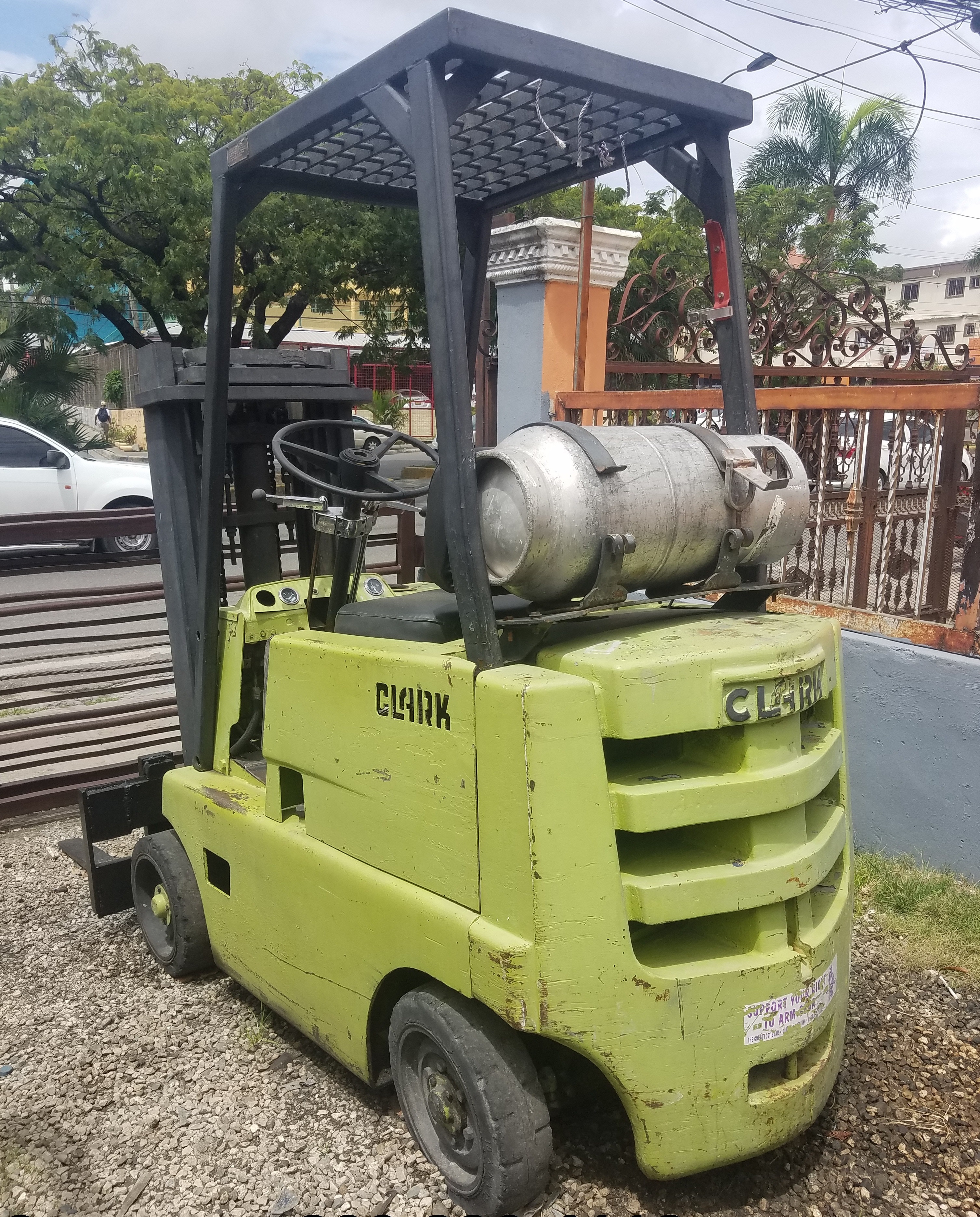 construccion e industrial - montacarga clark 1.5t 4