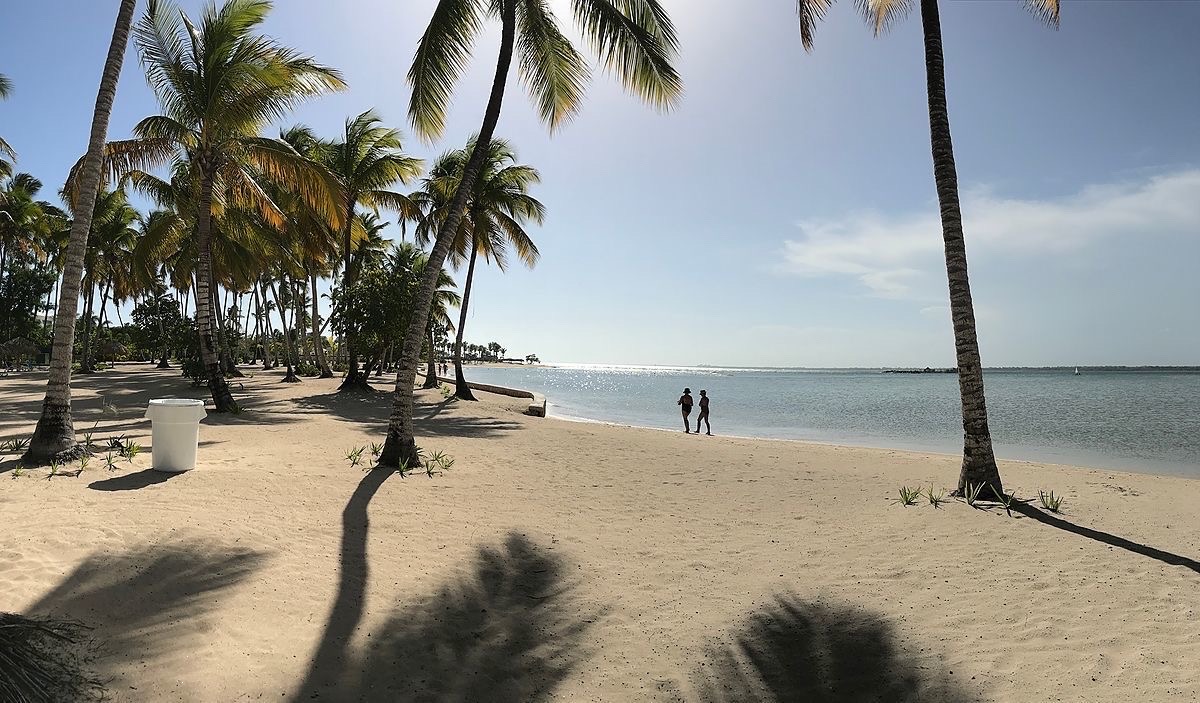 casas vacacionales y villas - venta de Villa amueblada con piscina en playa nueva Romana República Dominicana  3