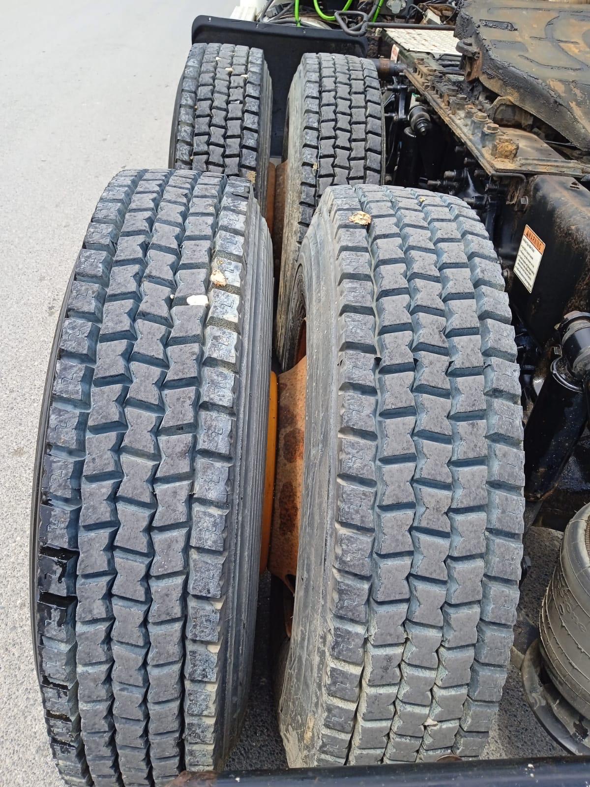 camiones y vehiculos pesados - Camión FREIGHTLINER CASCADIA 2012 1