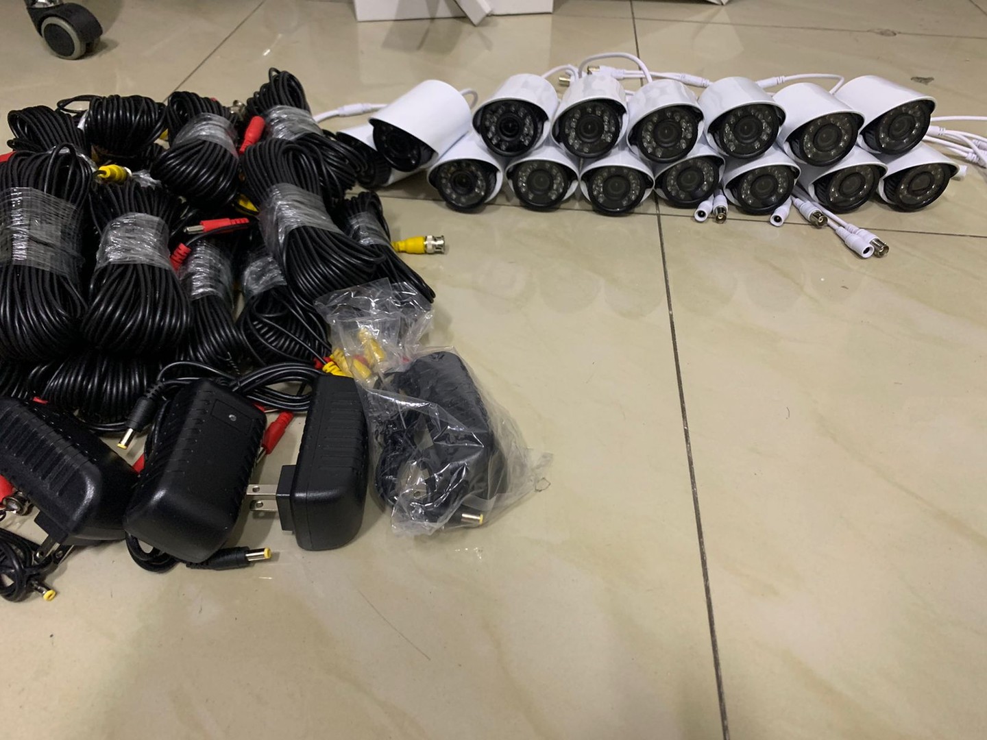 camaras y audio - KIT de 16 Cámaras de seguridad + DVR + Cables + Mouse CCTV
 4