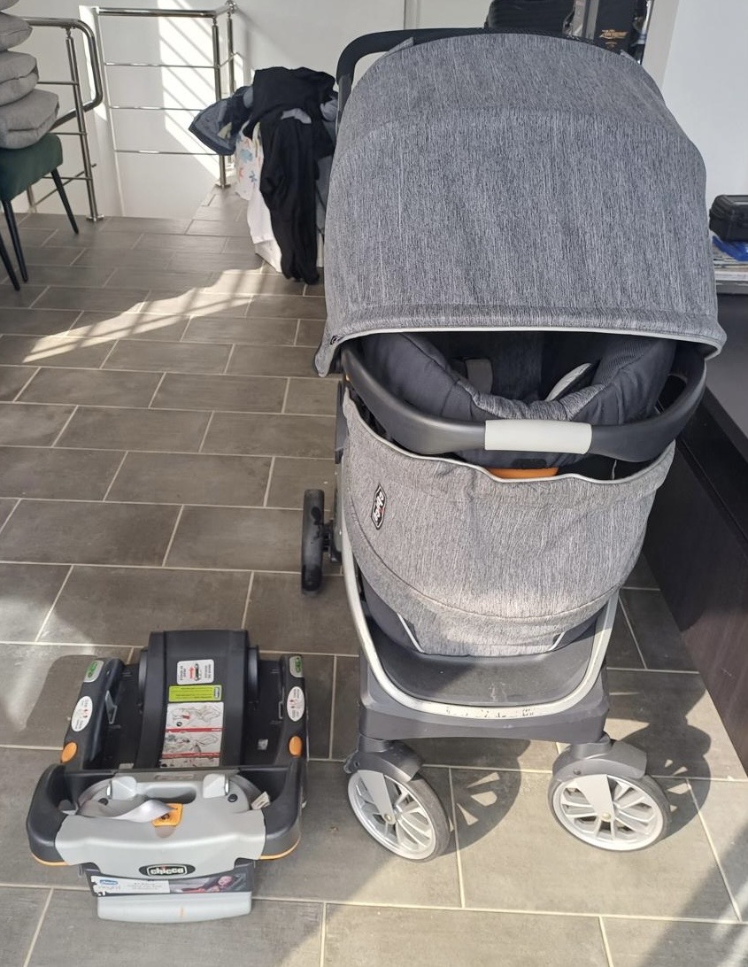 coches y sillas - Silla de bebé con base y coche  1