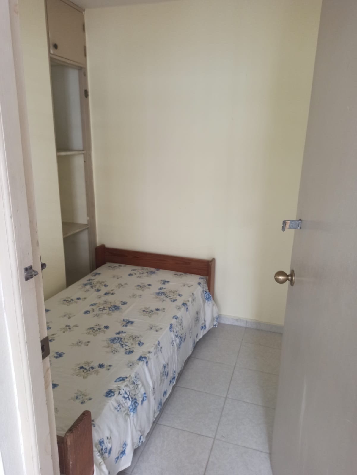 habitaciones y viviendas compartidas - Habitación pequeña pero Excelente ubicación. 