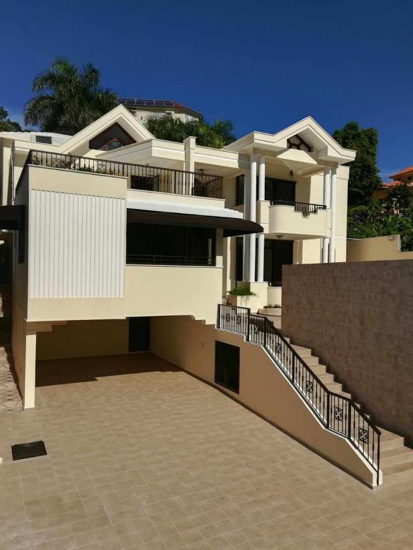casas - Lujosa Casa de ensueño en Alquiler. Amplios espacios, acabados de lujo. 2