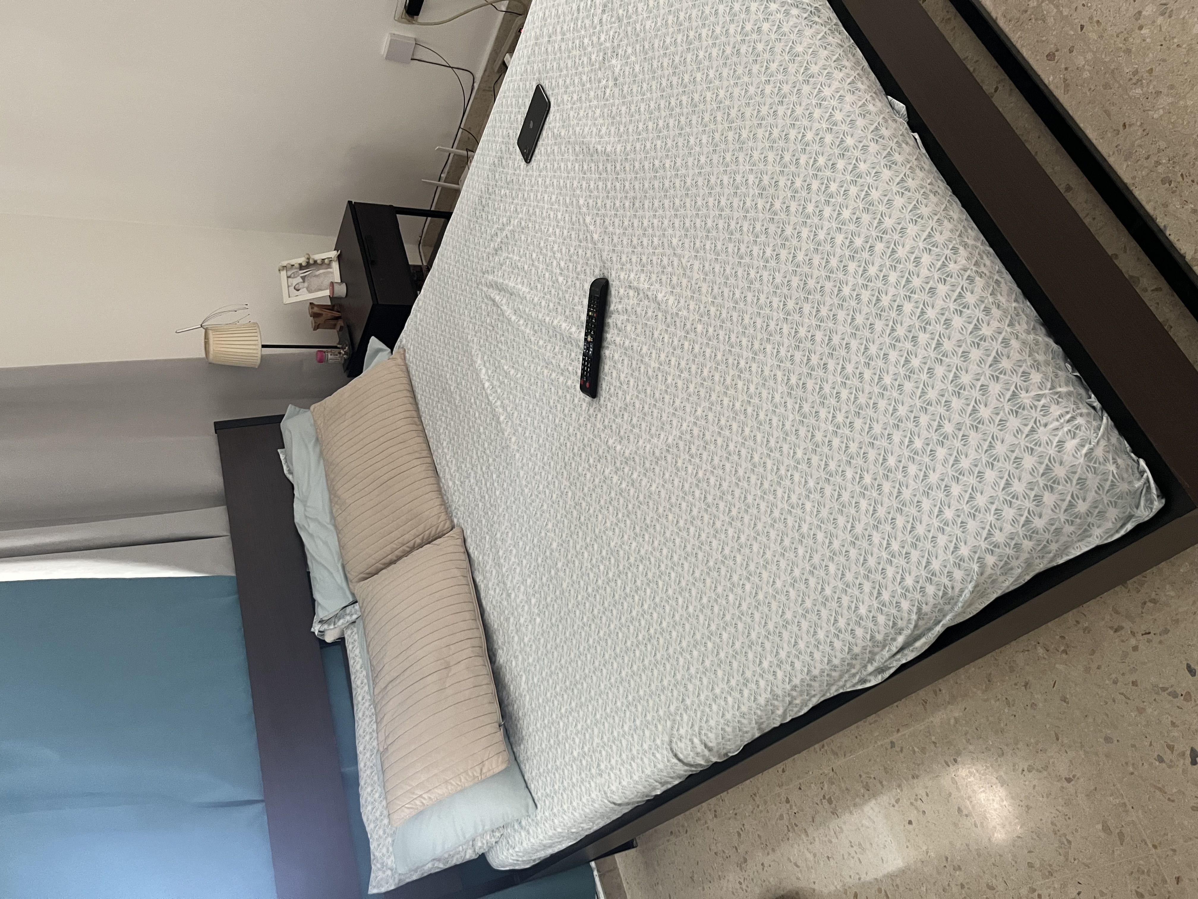 muebles y colchones - Se vende cama queen con colchón 0