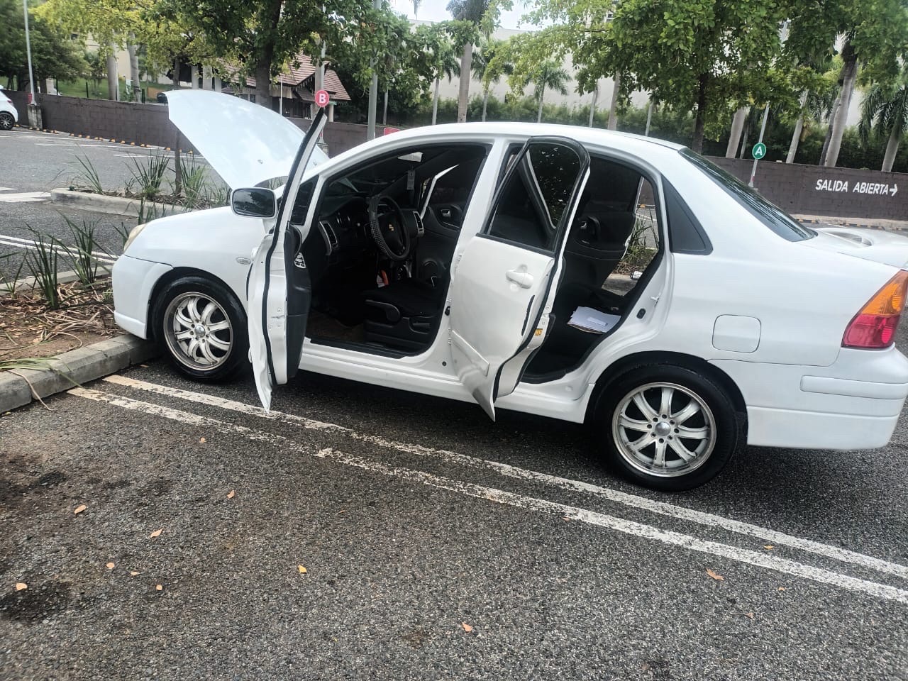 carros - vendo carro Suzuki aéreo 2005 como una niña  1
