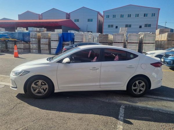 carros - HYUNDAI AVANTEDESDE:RD$790,000-Automático 1