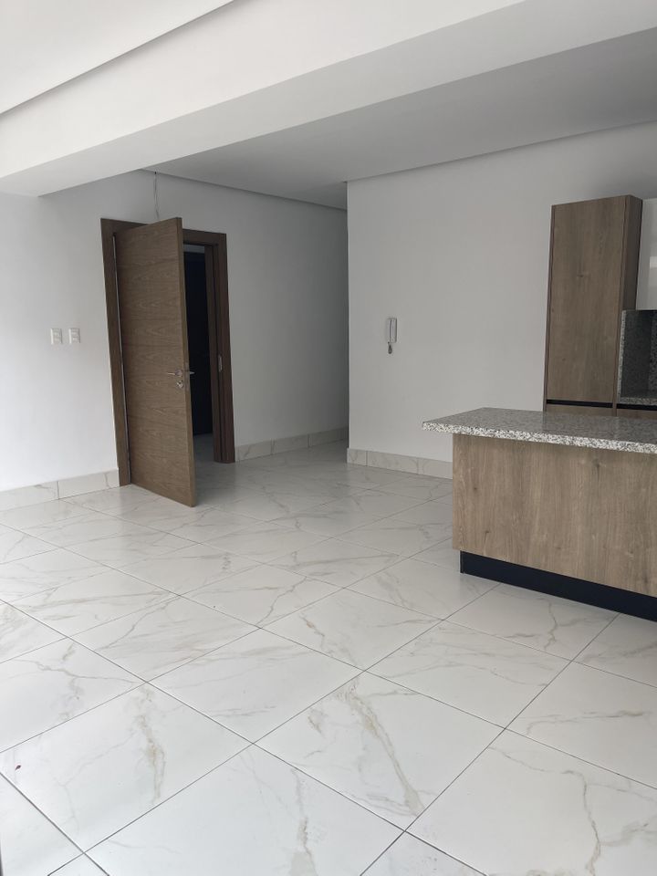 apartamentos - Apartamento en 2do nivel con terraza en Piantini  2