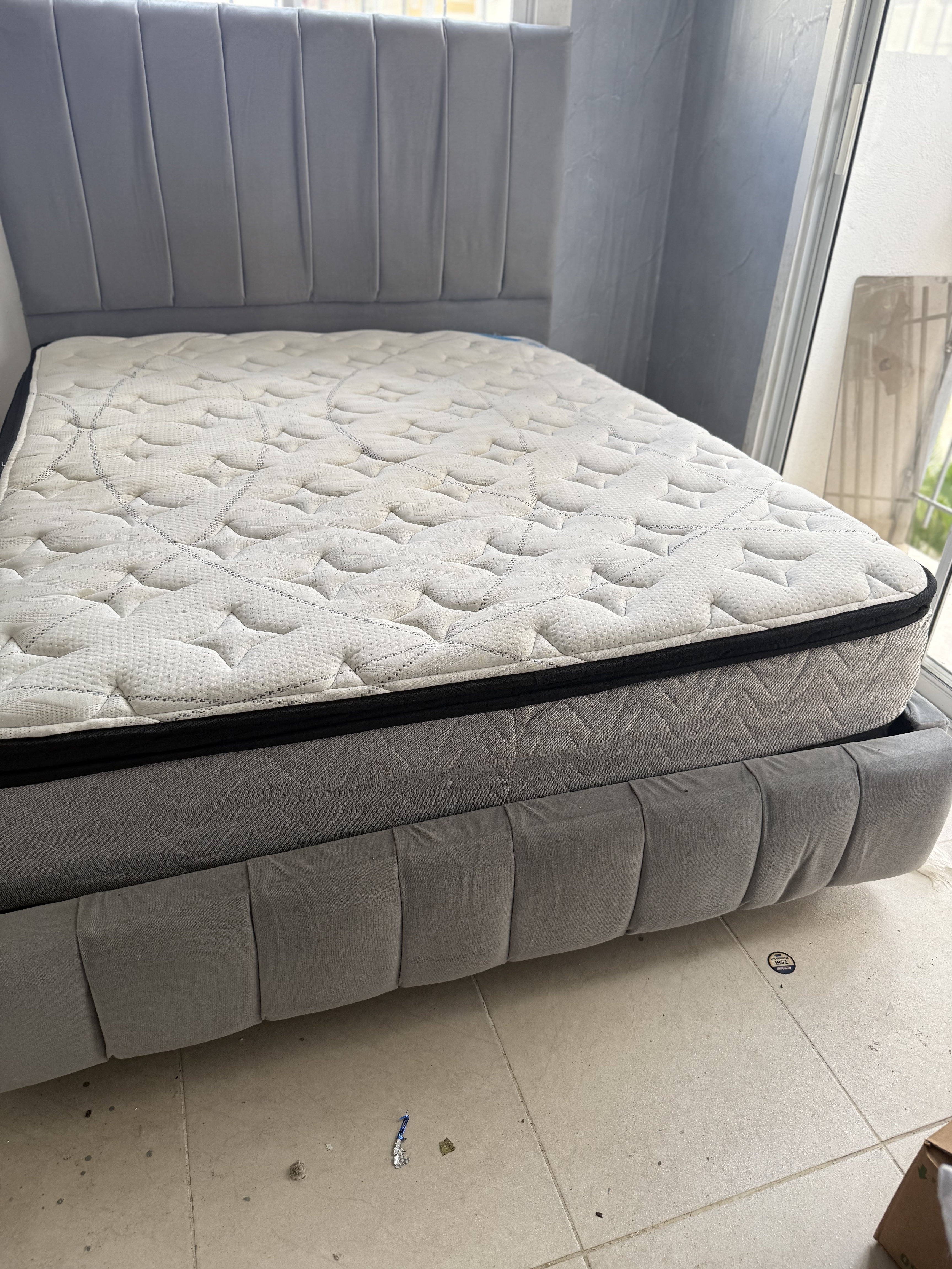 muebles y colchones - Cama Queen tapizado 
