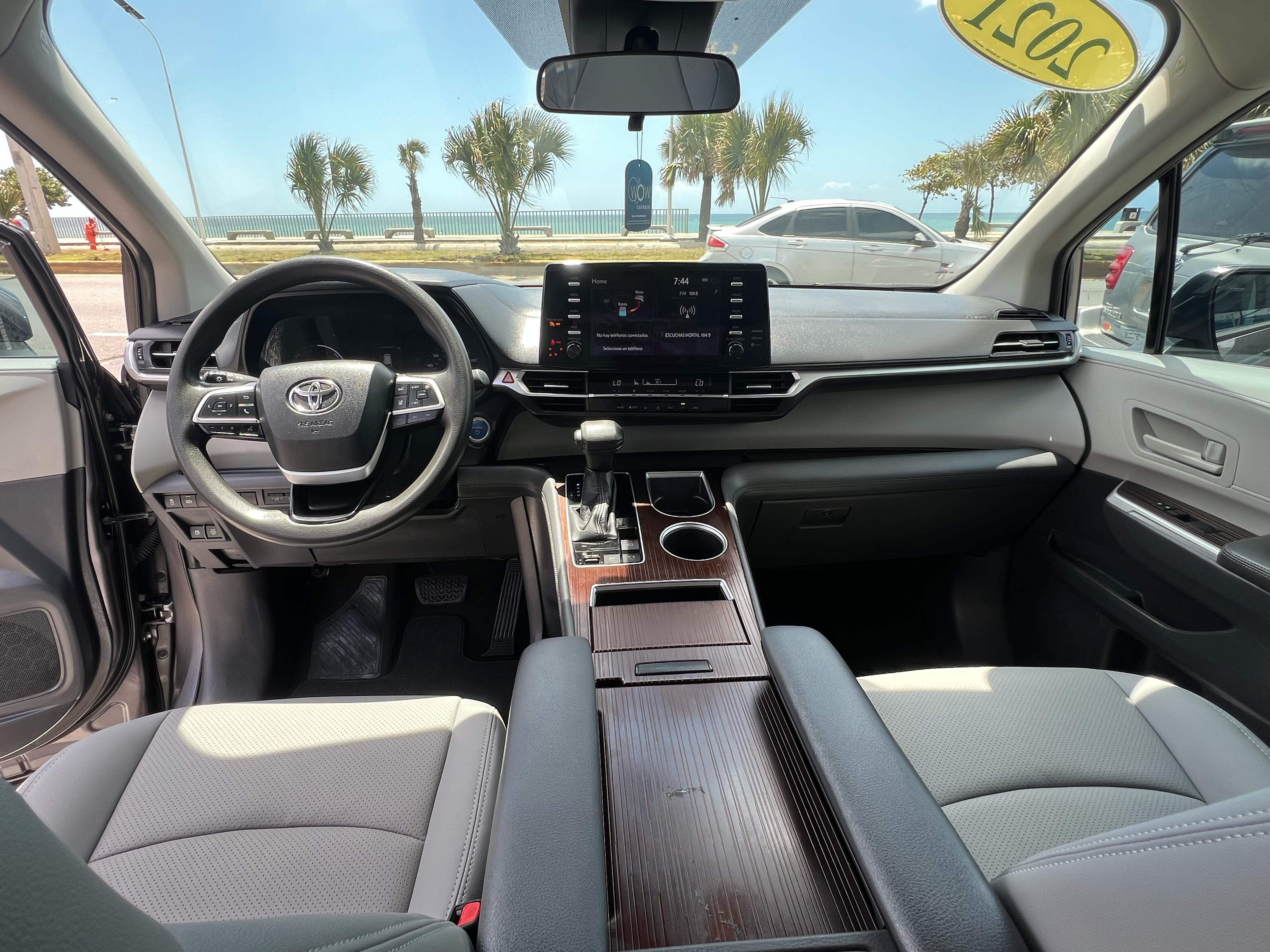 jeepetas y camionetas - Toyota Sienna LE 2021 3