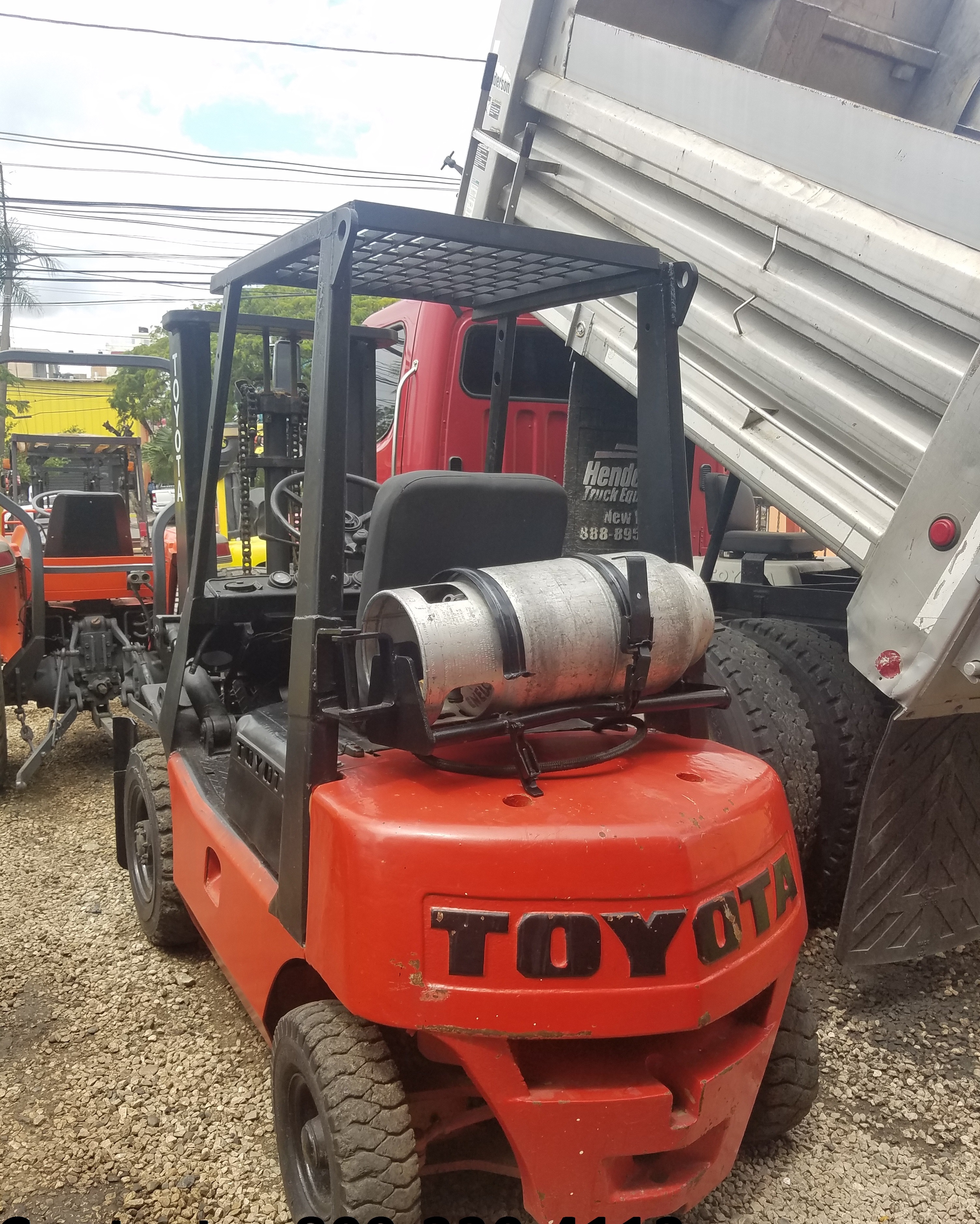 otros vehiculos - montacarga toyota 2.5t 0