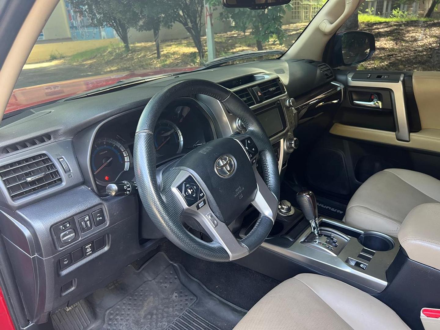 jeepetas y camionetas - TOYOTA RUNNER  2017 4