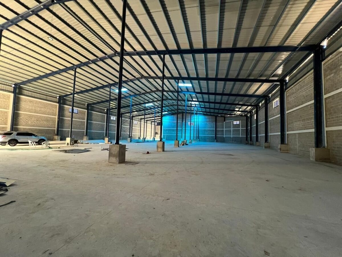 otros inmuebles - ALQUILO Nave  prox. al merca Santo Domingo  KM 22 6