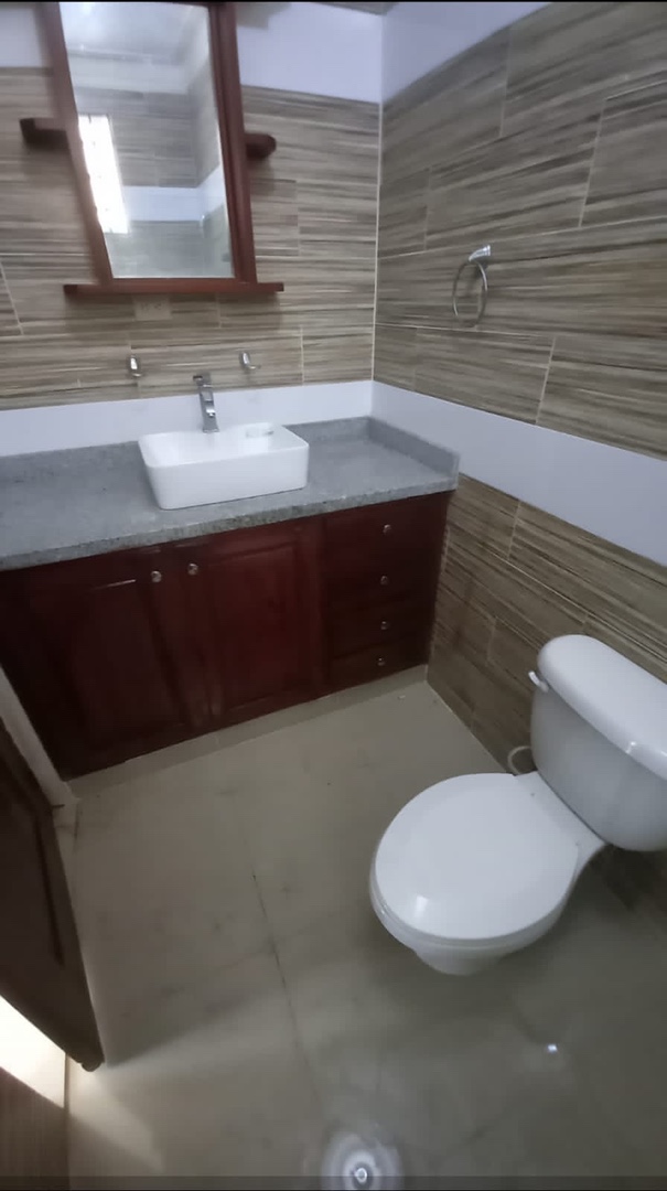 casas - CASA EN VENTA EN SANTIAGO DE LOS CABALLEROS POR LA ZONA DEL JARDÍN BOTÁNICO  4