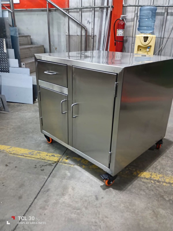 equipos profesionales - MESA EN ACERO INOXIDABLE 