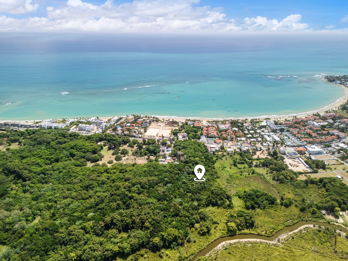 solares y terrenos - Vendo en cabarete puerto Plata justo en la avenida principal.
45,000 metros.
 0