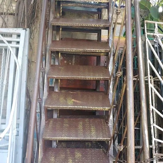 herramientas, jardines y exterior - Escalera de caracol y recta a buen precio totalmente nuevas