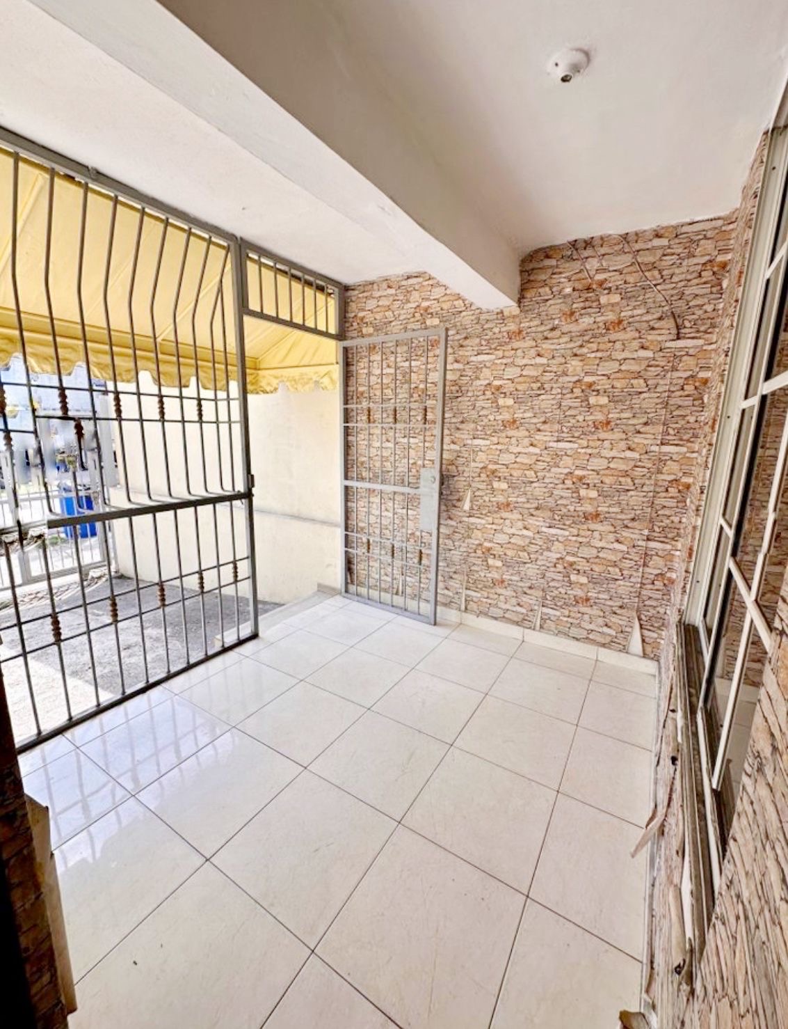 casas - casa en alquiler ideal para vivienda o negocio  5