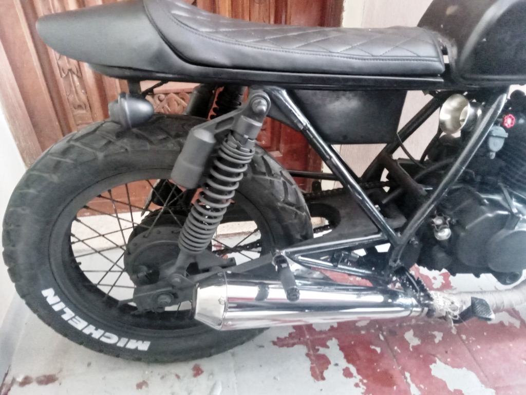 motores y pasolas - Motocicleta Yamaha Cafe Racer 250cc  4