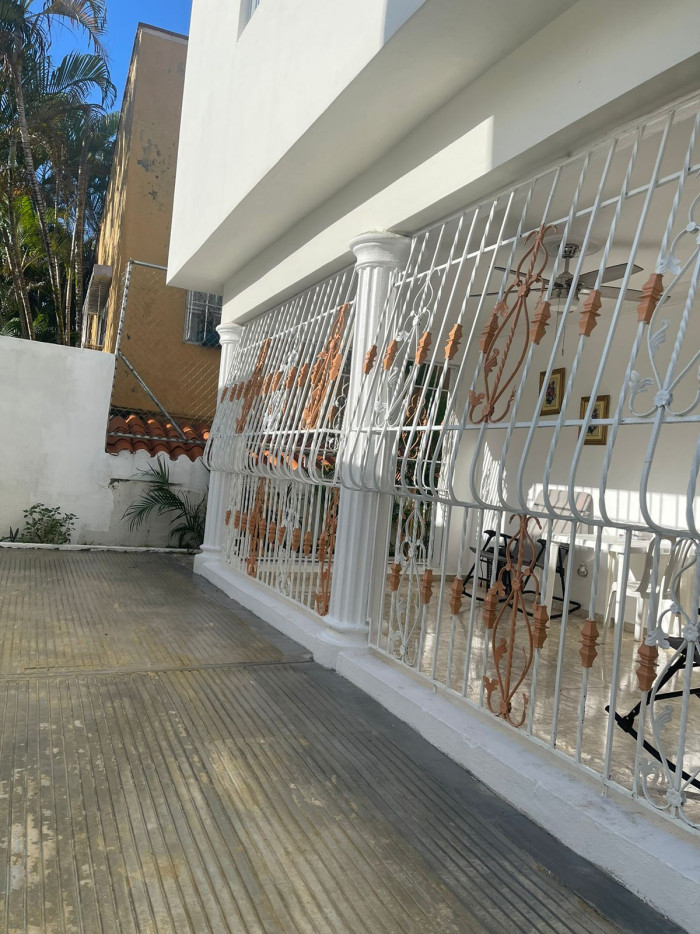 casas - Rento casa de 2 Niveles 4 habitaciones 4 parqueos  1