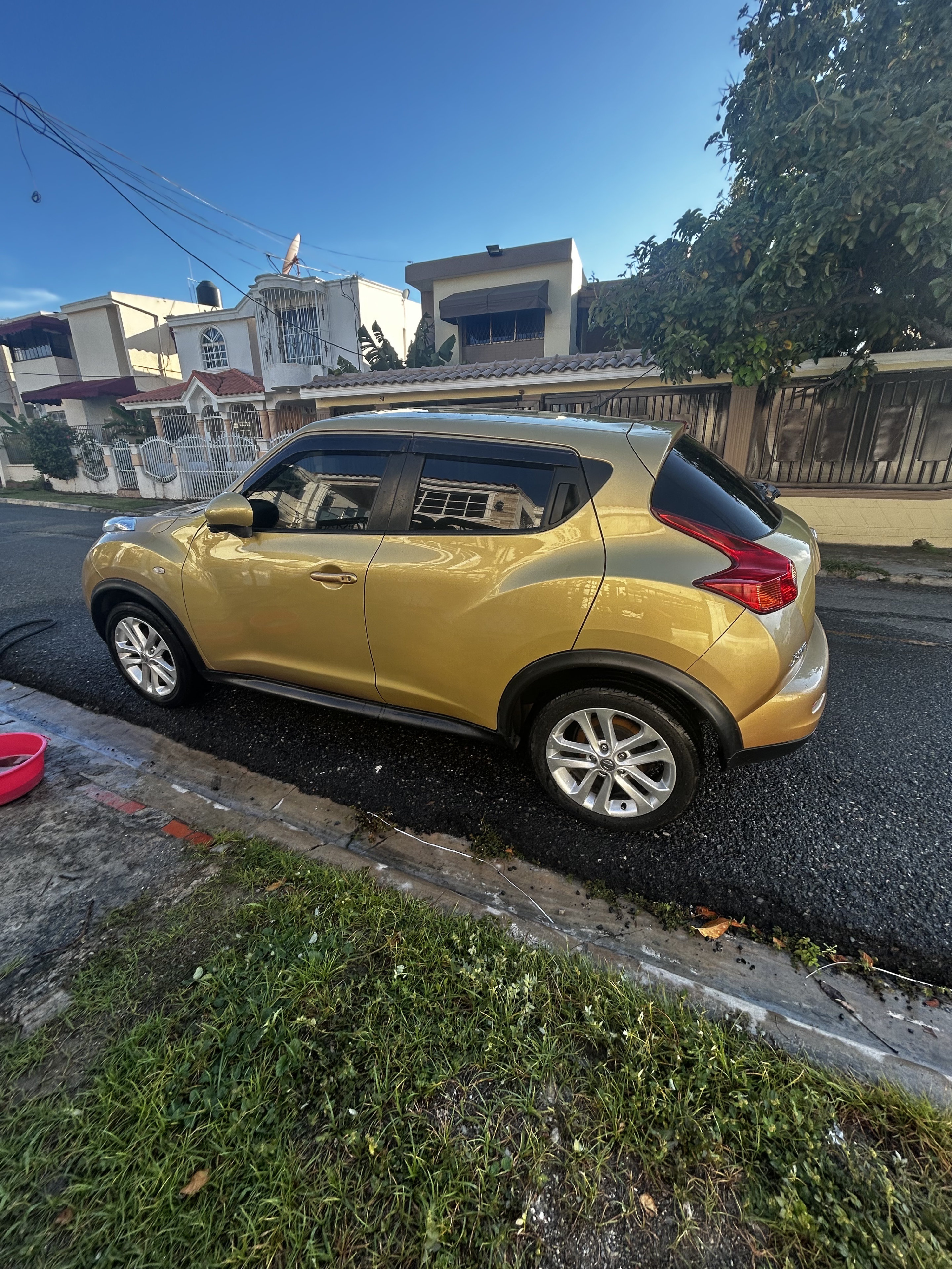 jeepetas y camionetas - NISSAN JUKE DORADA 2014 1
