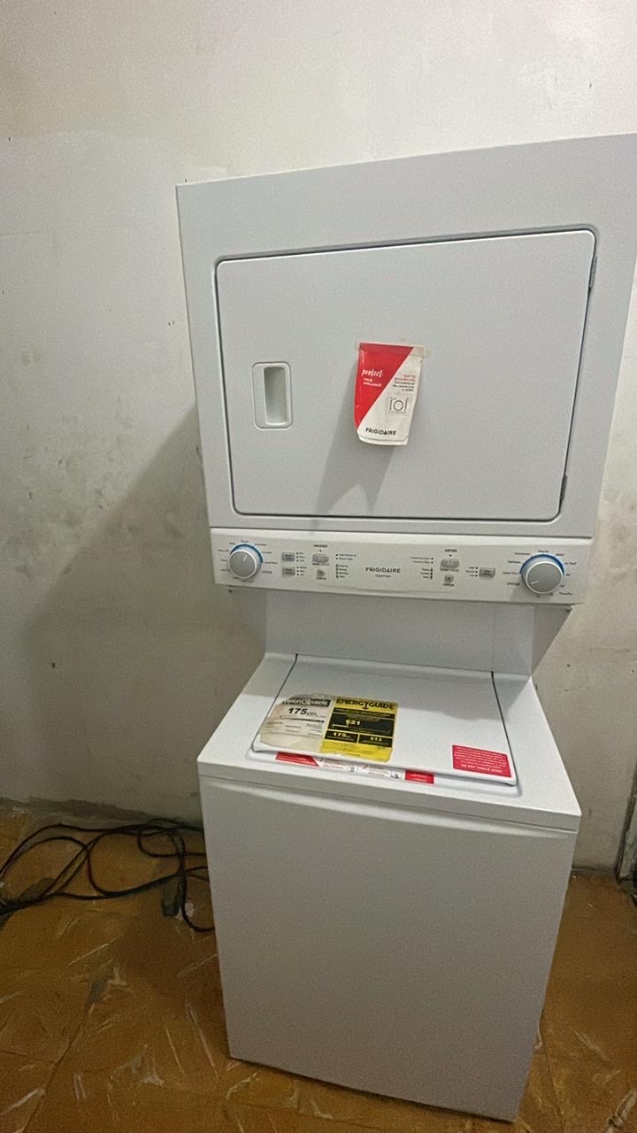 electrodomesticos - 
semi nueva importada Secadora de gas 45 libra del mismo peso
 digital
 Frigidai 0