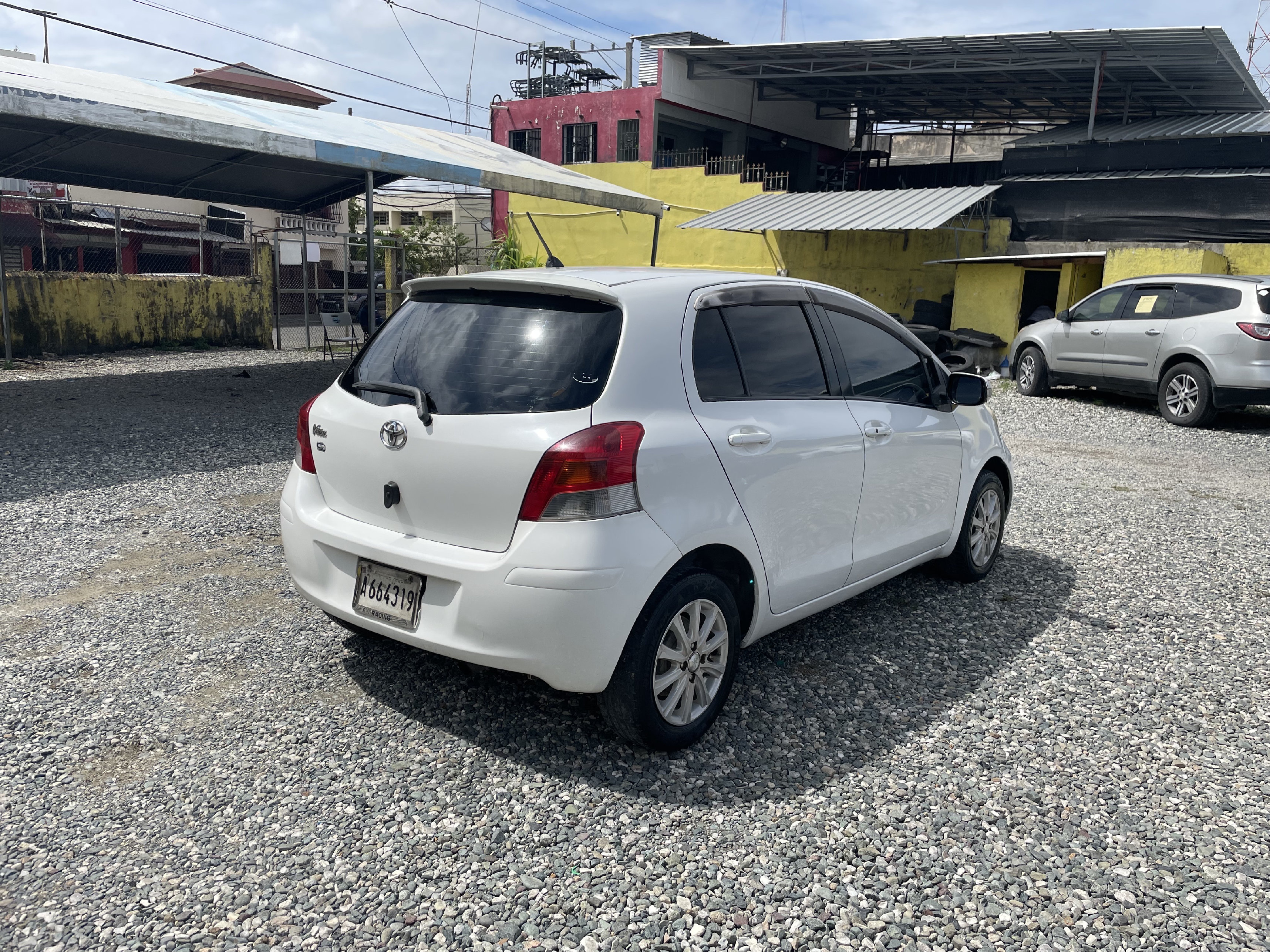 carros - Toyota Vitz 2010 5