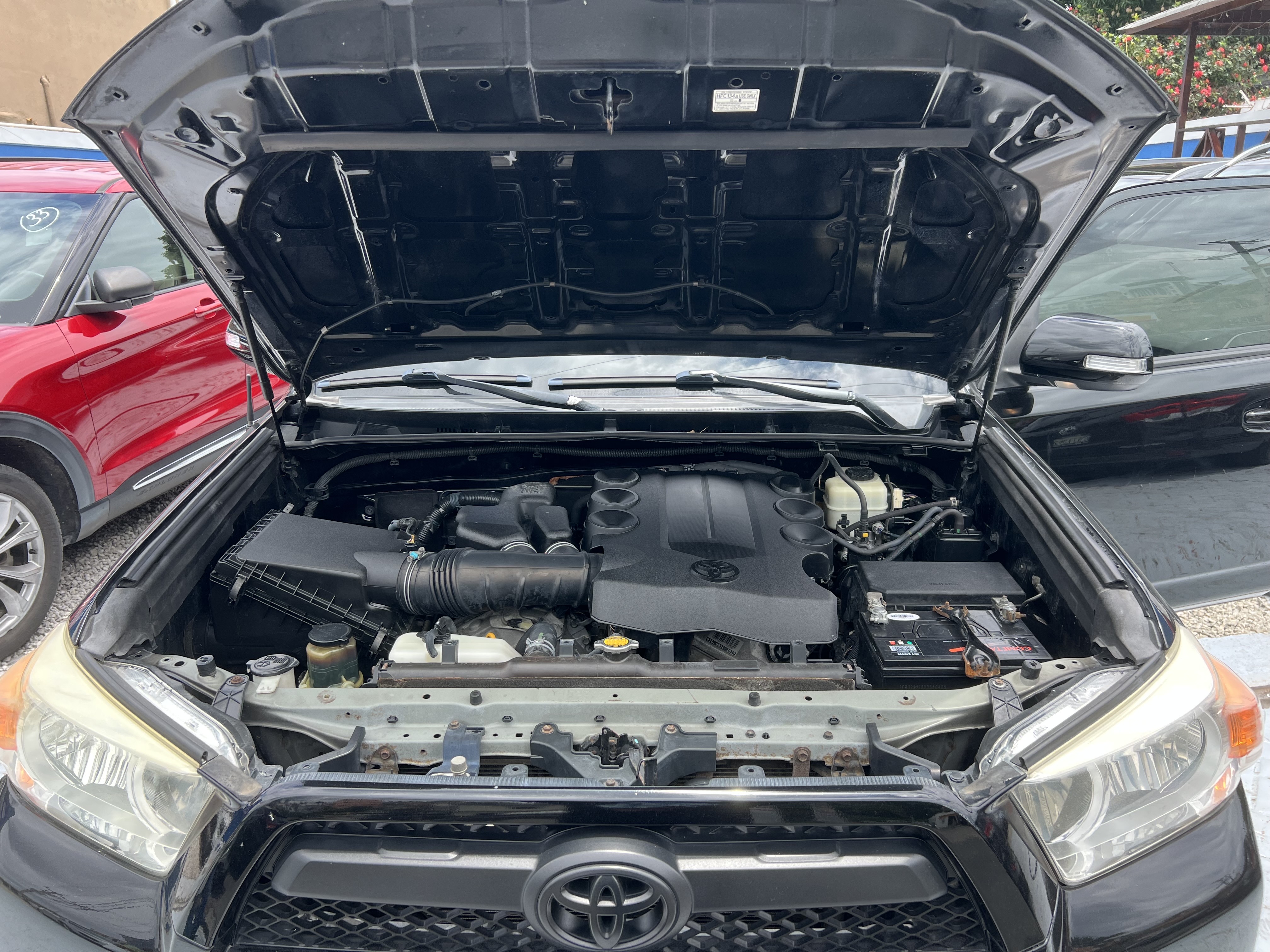 jeepetas y camionetas - Toyota 4Runner 2012 SR5 3 filas  9