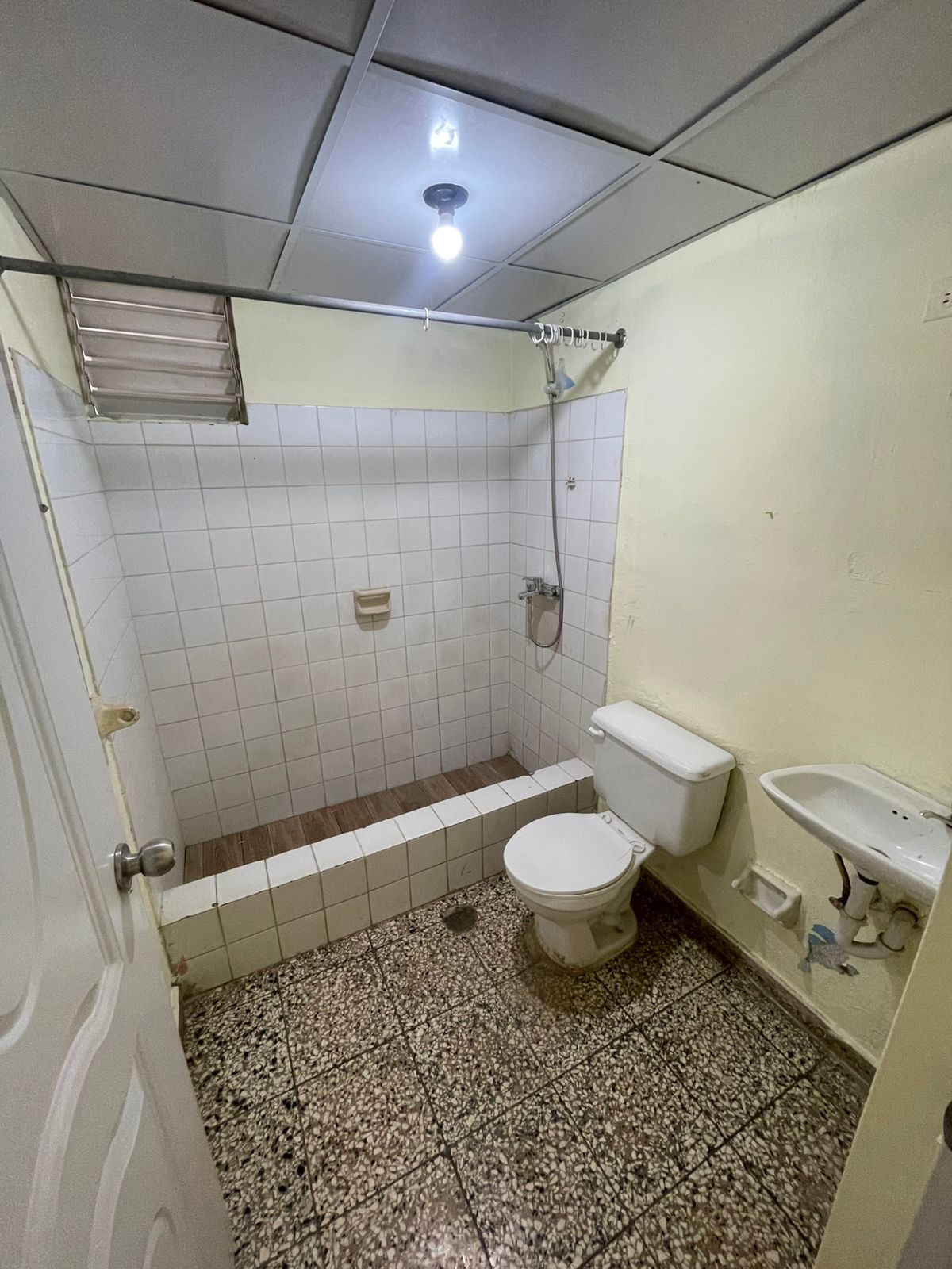 apartamentos - Apartamento en Alquiler en Monte Bonito Santiago Oeste. Tercer Piso  5