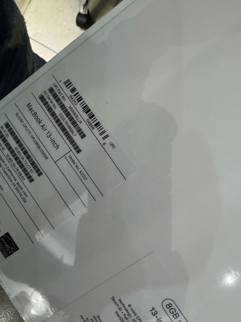 computadoras y laptops - MacBook Air M1 Apple chip | 256GB | 8GB RAM Nuevas Selladas  1