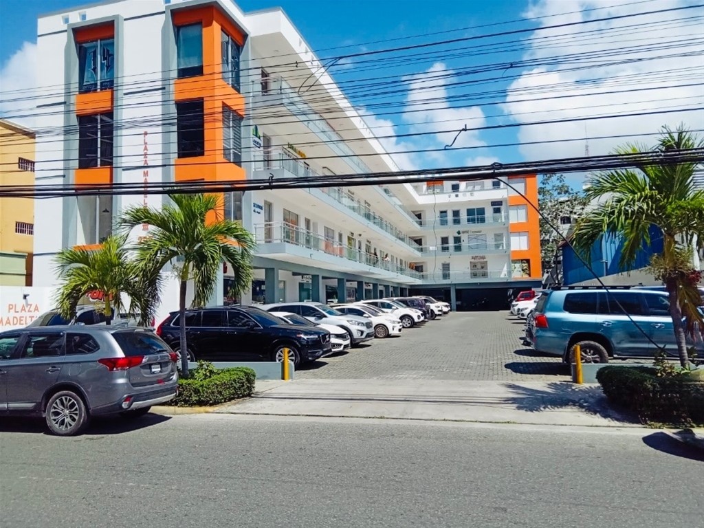 oficinas y locales comerciales - Local en Bella Vista en Plaza Comercial 