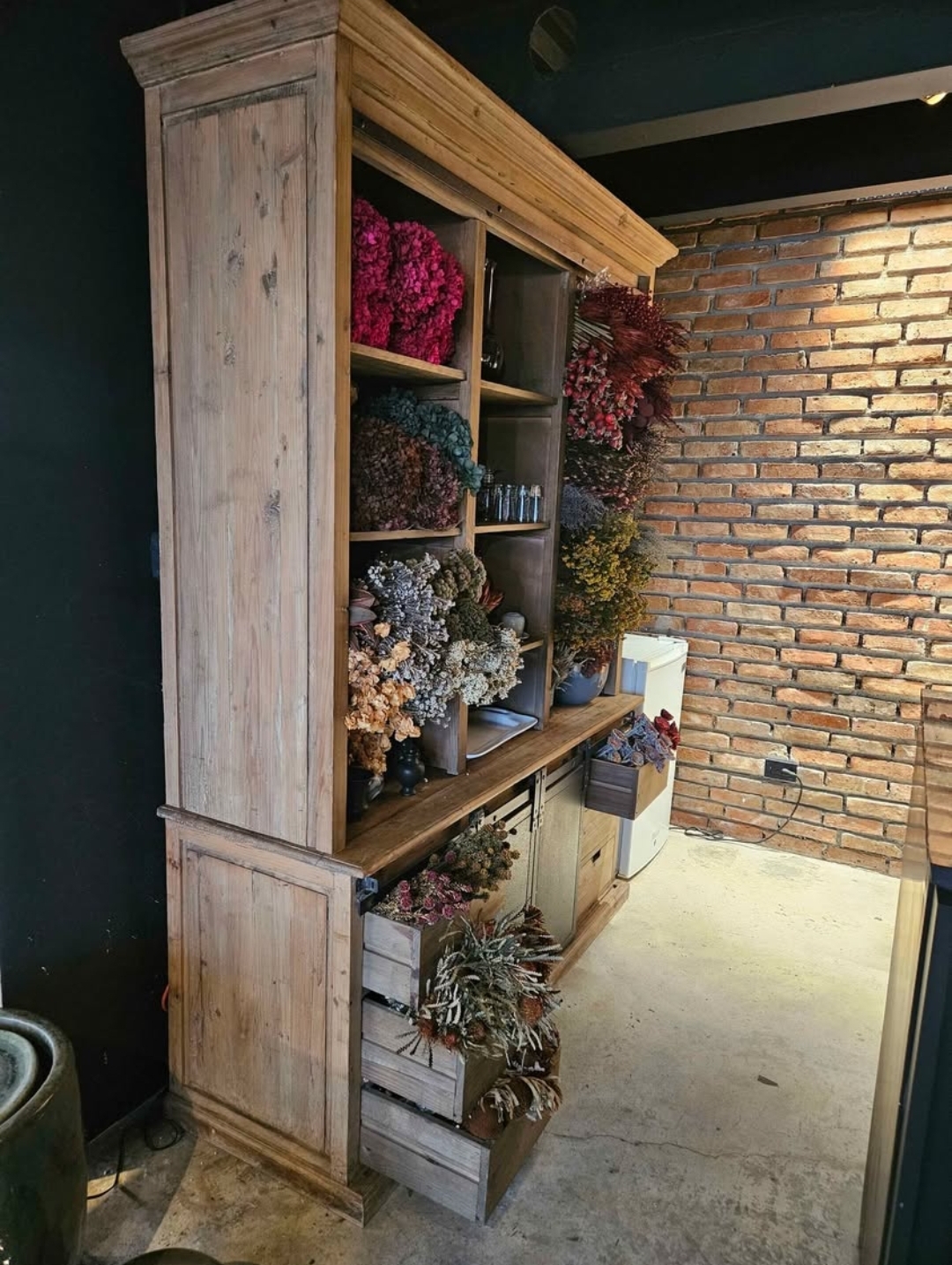 muebles y colchones - VITRINA DE MADERA 2