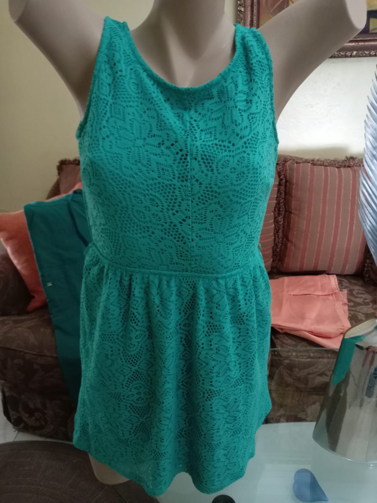 ropa para mujer - Caja de ropa variada de mujer , zapatos y tenis 4