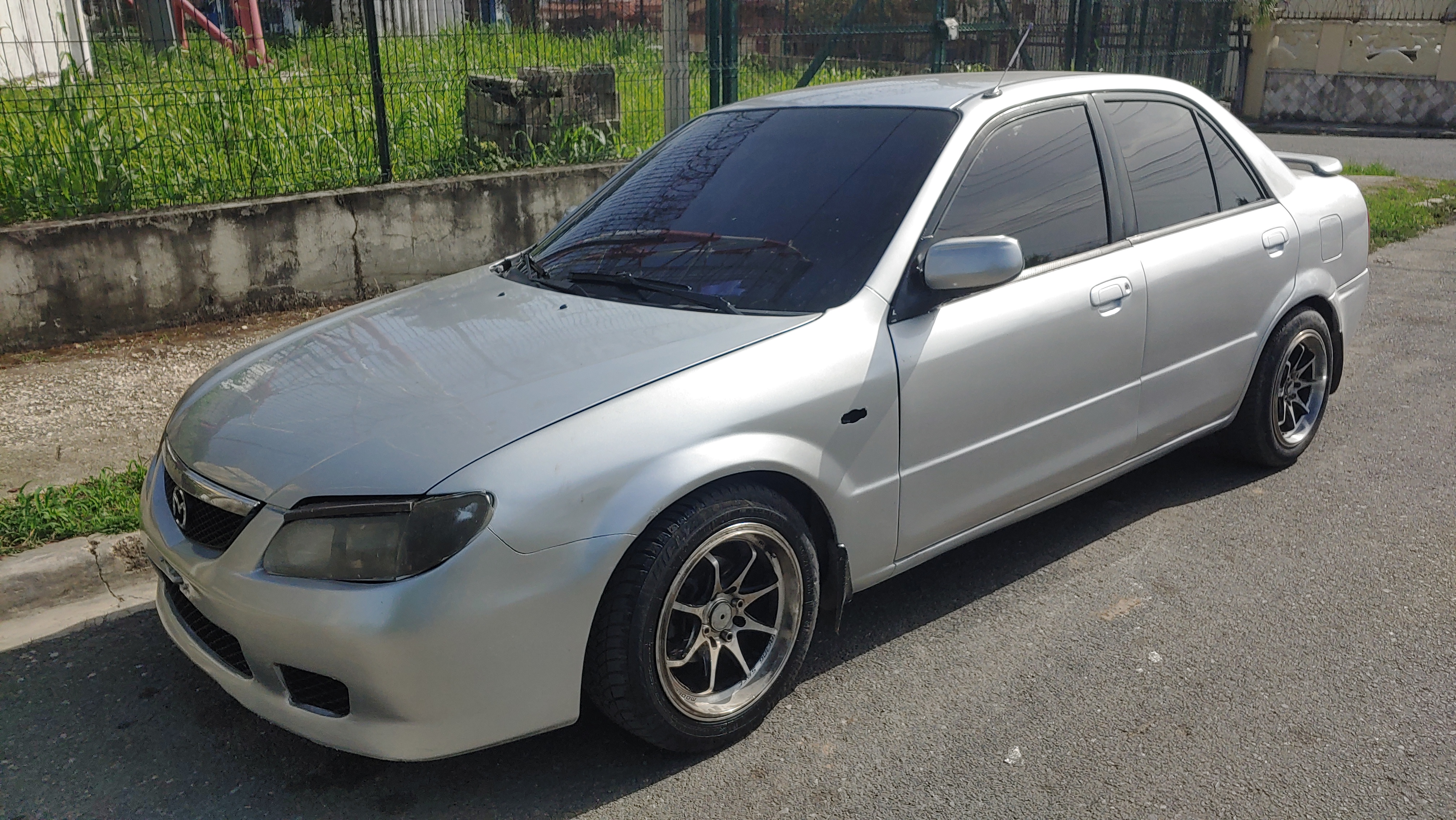 carros - Mazda 323 1