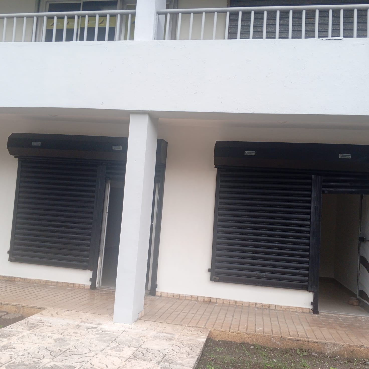 oficinas y locales comerciales - Amplio local comercial en alquiler en  1er. Nivel  2