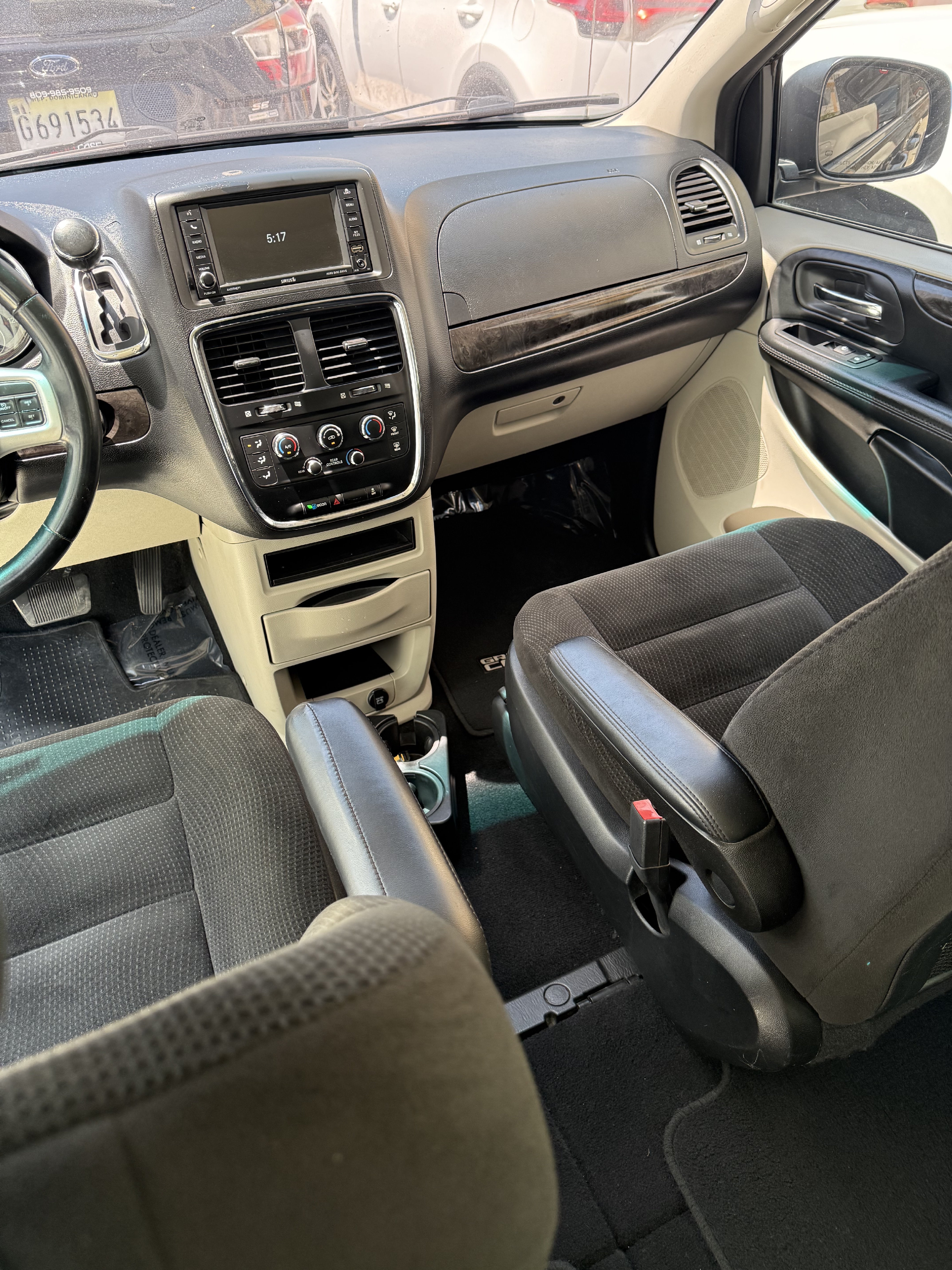 jeepetas y camionetas - se vende Dodge Caravan 2017  4