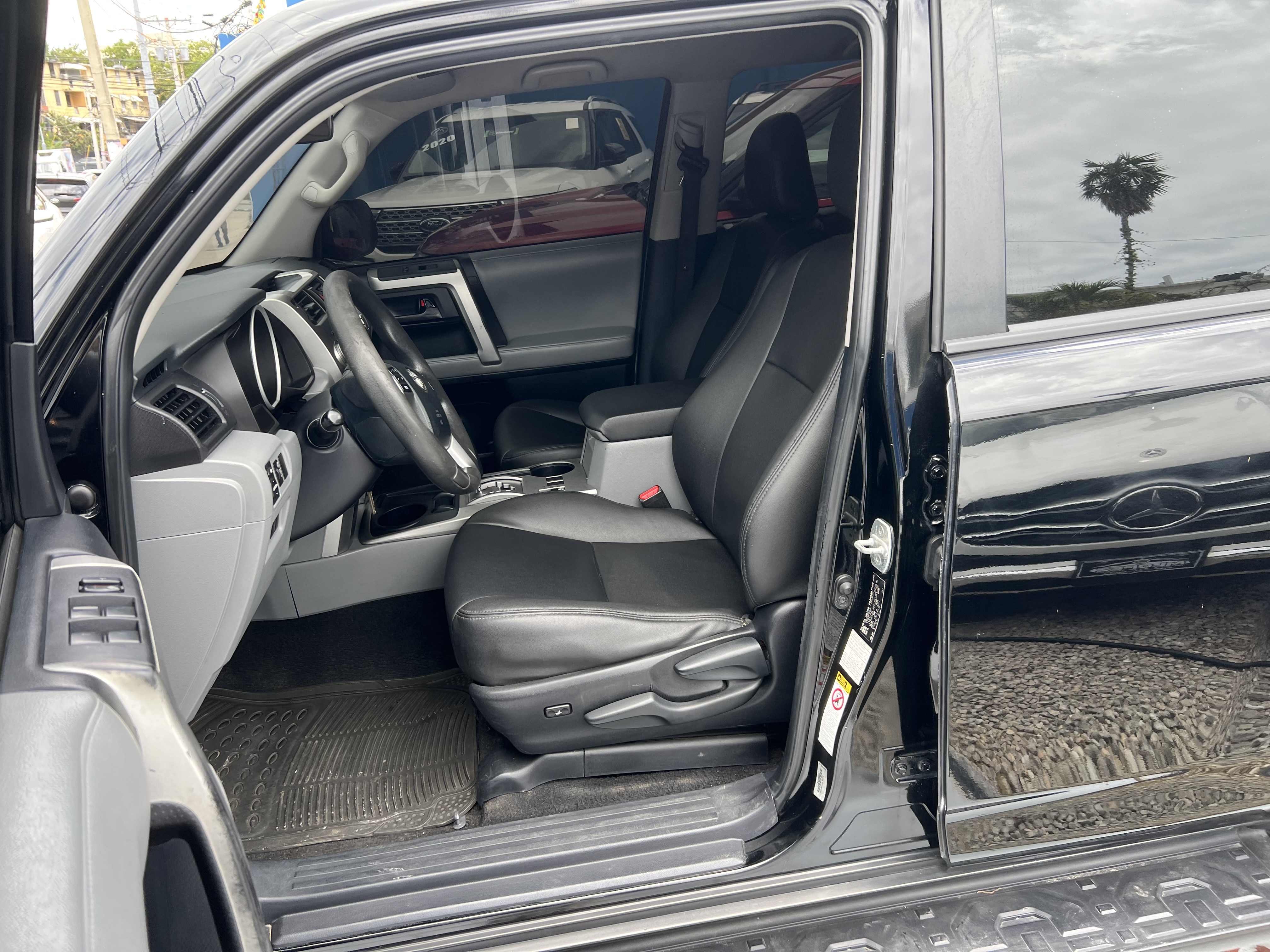 jeepetas y camionetas - Toyota 4Runner 2012 SR5 3 filas  6