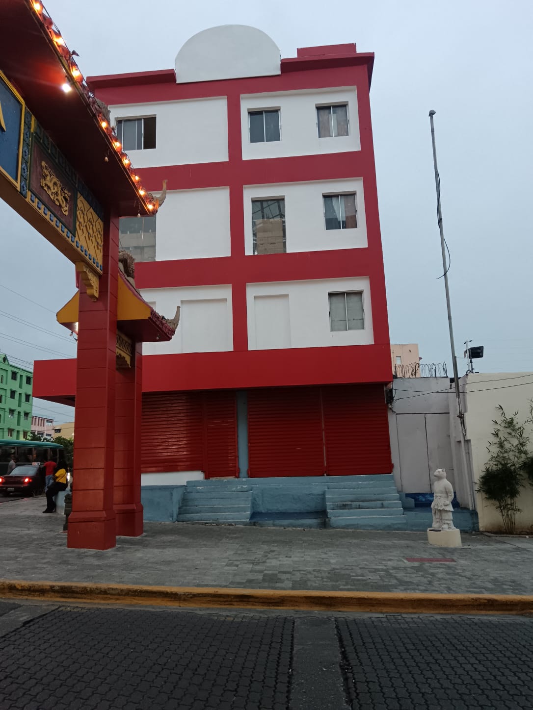 oficinas y locales comerciales - Locales en el Barrio Chino Avenida Duarte  3