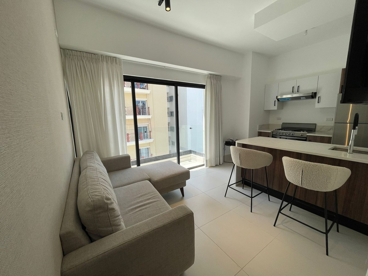 apartamentos - Vendo En Serralles Piso 5 Nuevo Amueblado Full de 1 Habitación
CODIGO PD232  6