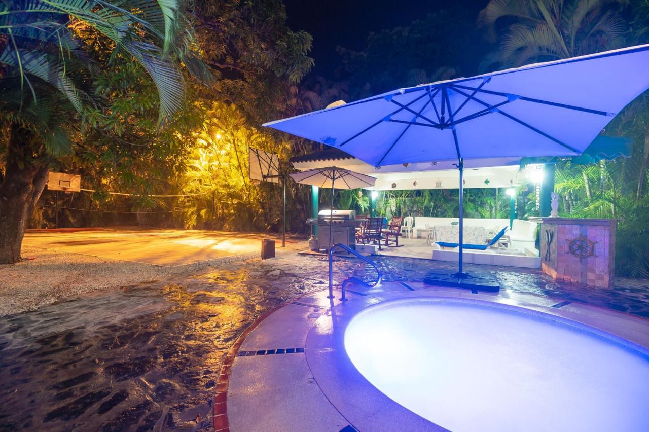 casas vacacionales y villas - VENDO VILLA AMUEBLADA AL LADO DE LA PLAYA  2