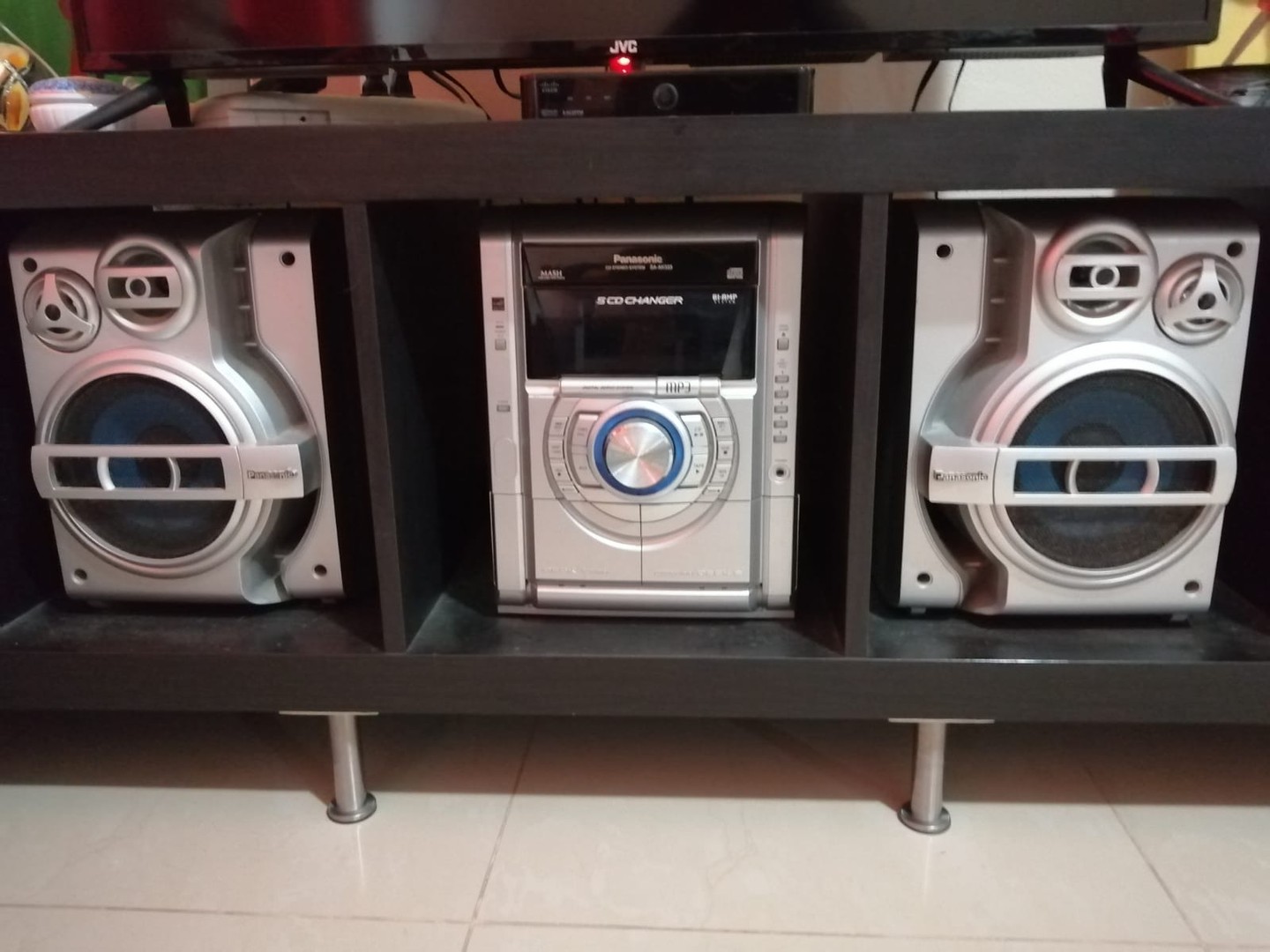 camaras y audio - Panasonic SA-AK333 5 CD Changer, MP3 And Dual Cassette Tape AM/FM Radio - 0