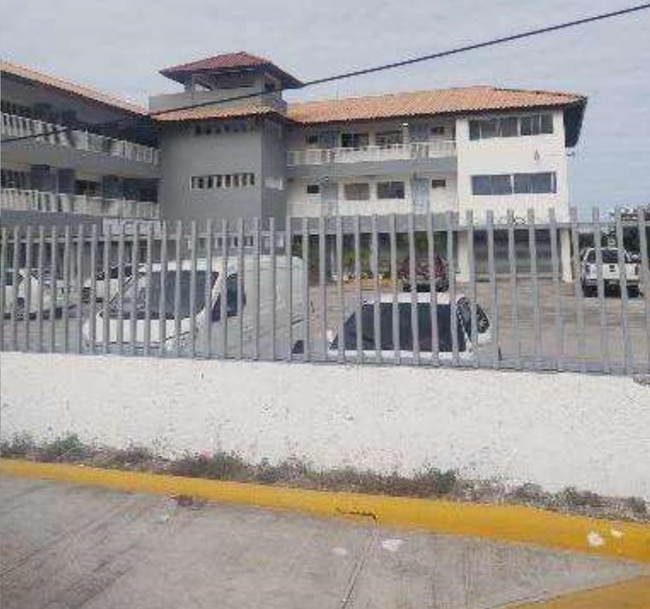 oficinas y locales comerciales - Local Comercial de 485 Mts2 en BAVARO, 10 ESPACIOS 4