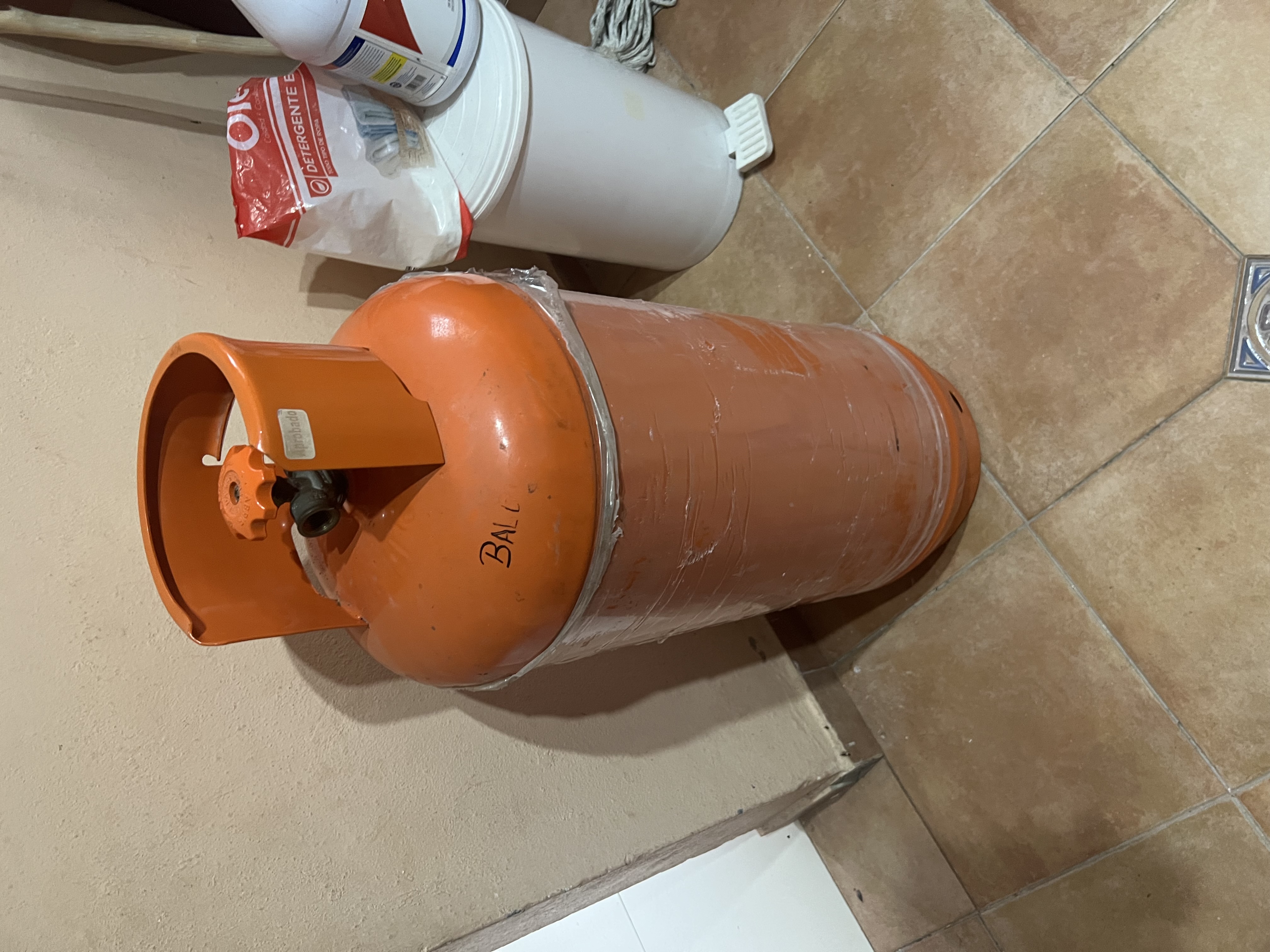 cocina - Tanque de gas usado como nuevo. Se vende  1