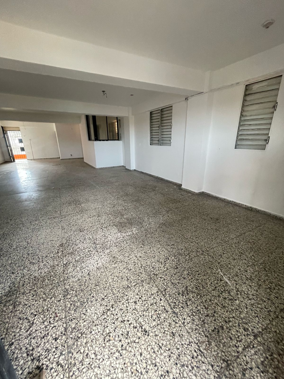 oficinas y locales comerciales - Local comercial en alquiler, Sector Los Mina 0