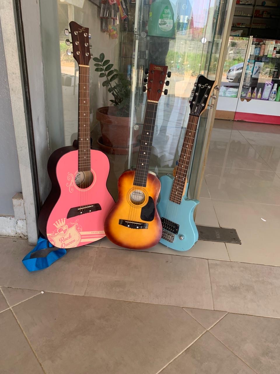 instrumentos musicales - Guitarras (preguntar por precio)