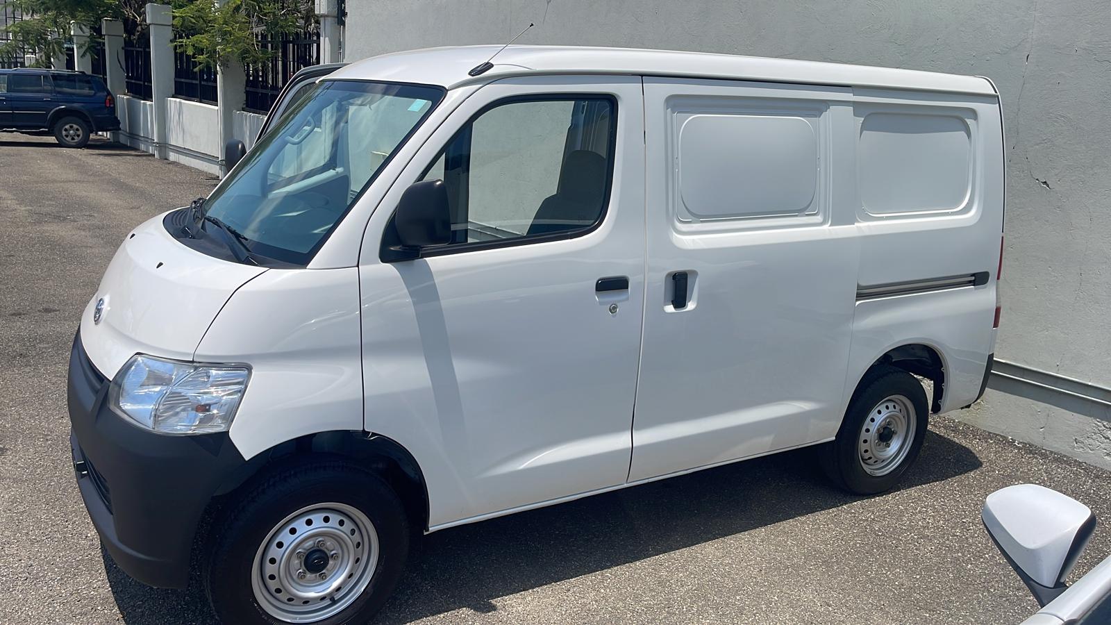 jeepetas y camionetas - TOYOTA LITE ACE 2023-GARANTIA EN LA DELTA 28000 KM 1