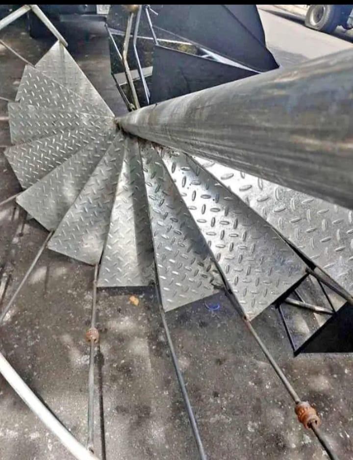 herramientas, jardines y exterior - Gran oferta de escalera de caracol totalmente nuevas somos fabricantes  4